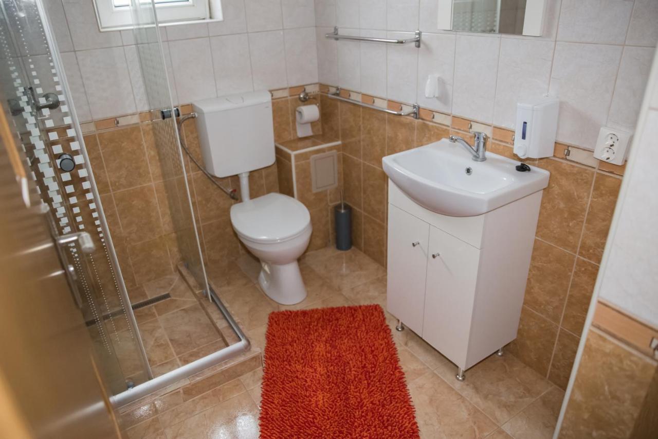 Apartament Beta Apartment บิสตริซา ภายนอก รูปภาพ