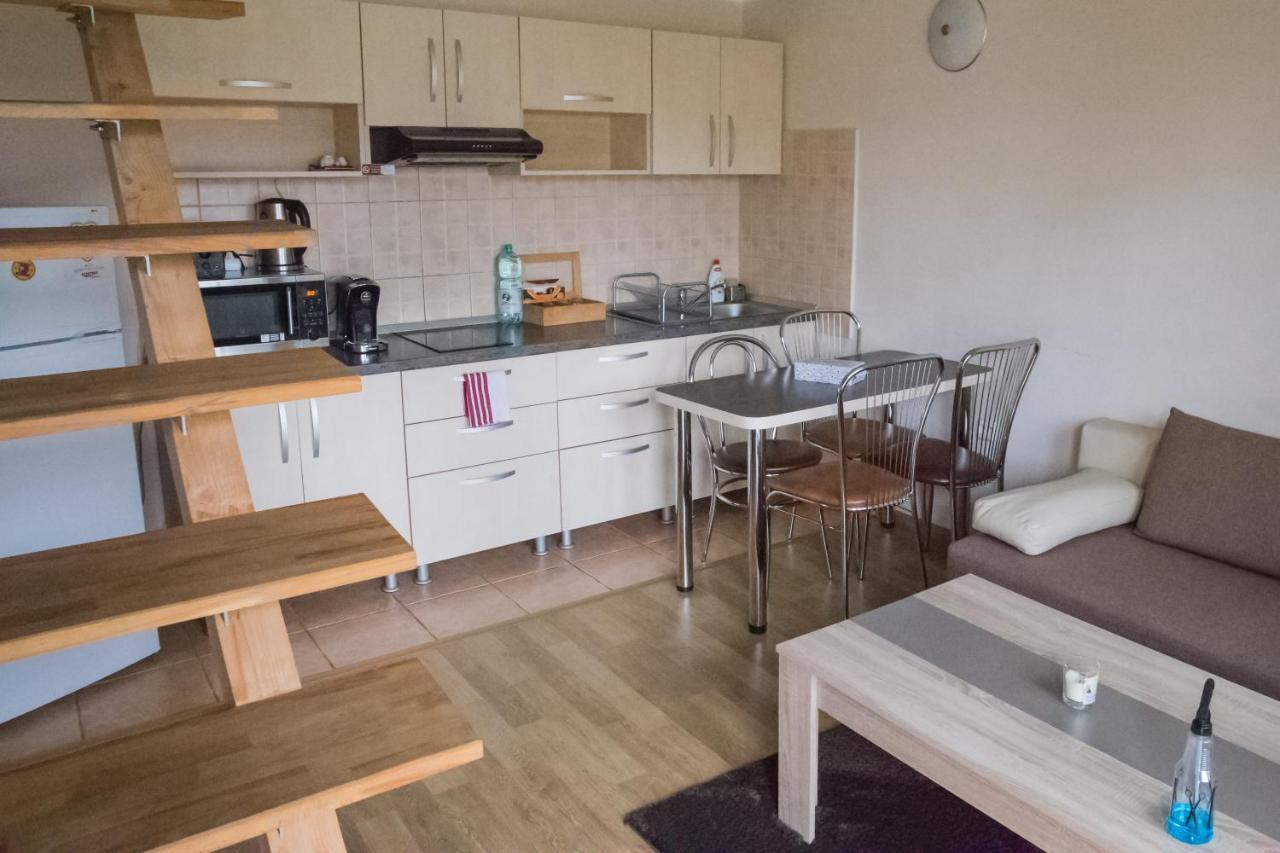 Apartament Beta Apartment บิสตริซา ภายนอก รูปภาพ