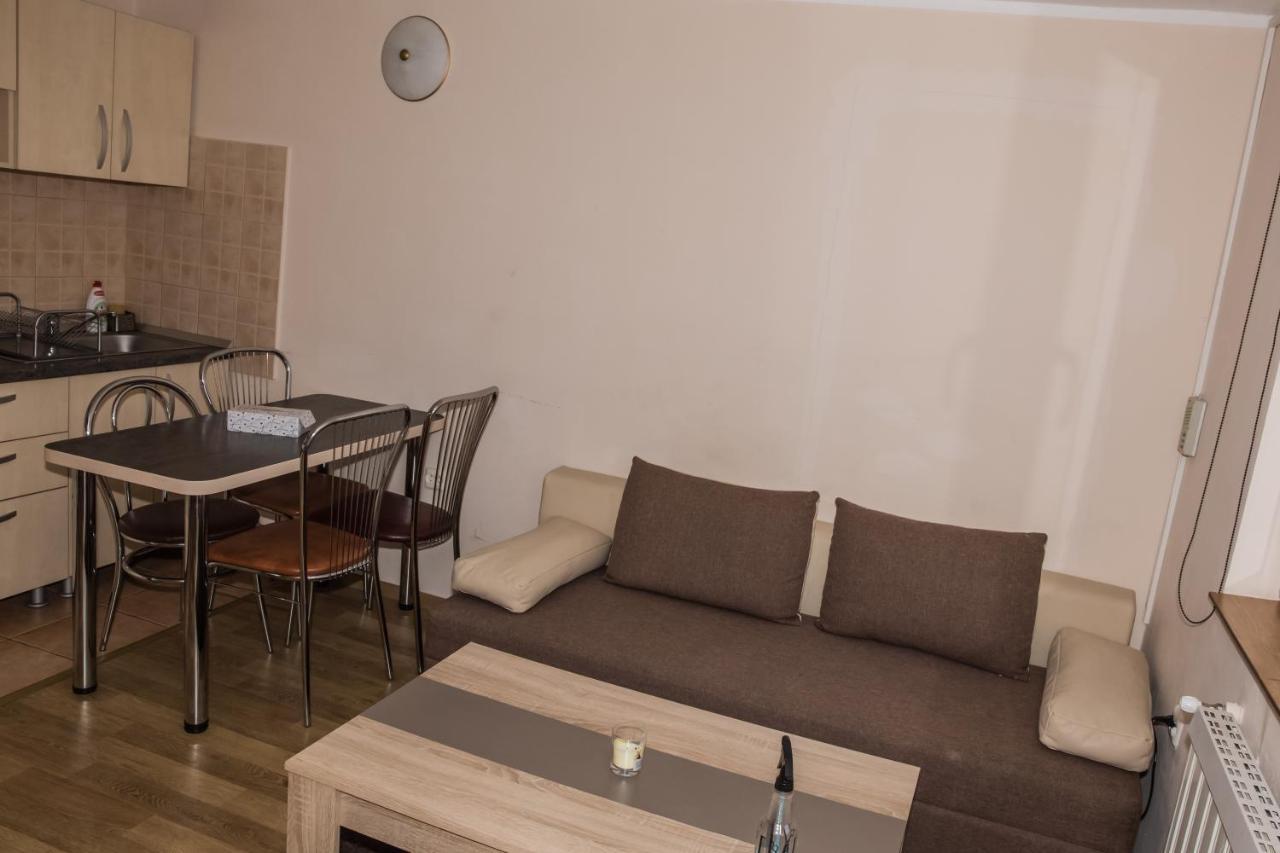 Apartament Beta Apartment บิสตริซา ภายนอก รูปภาพ