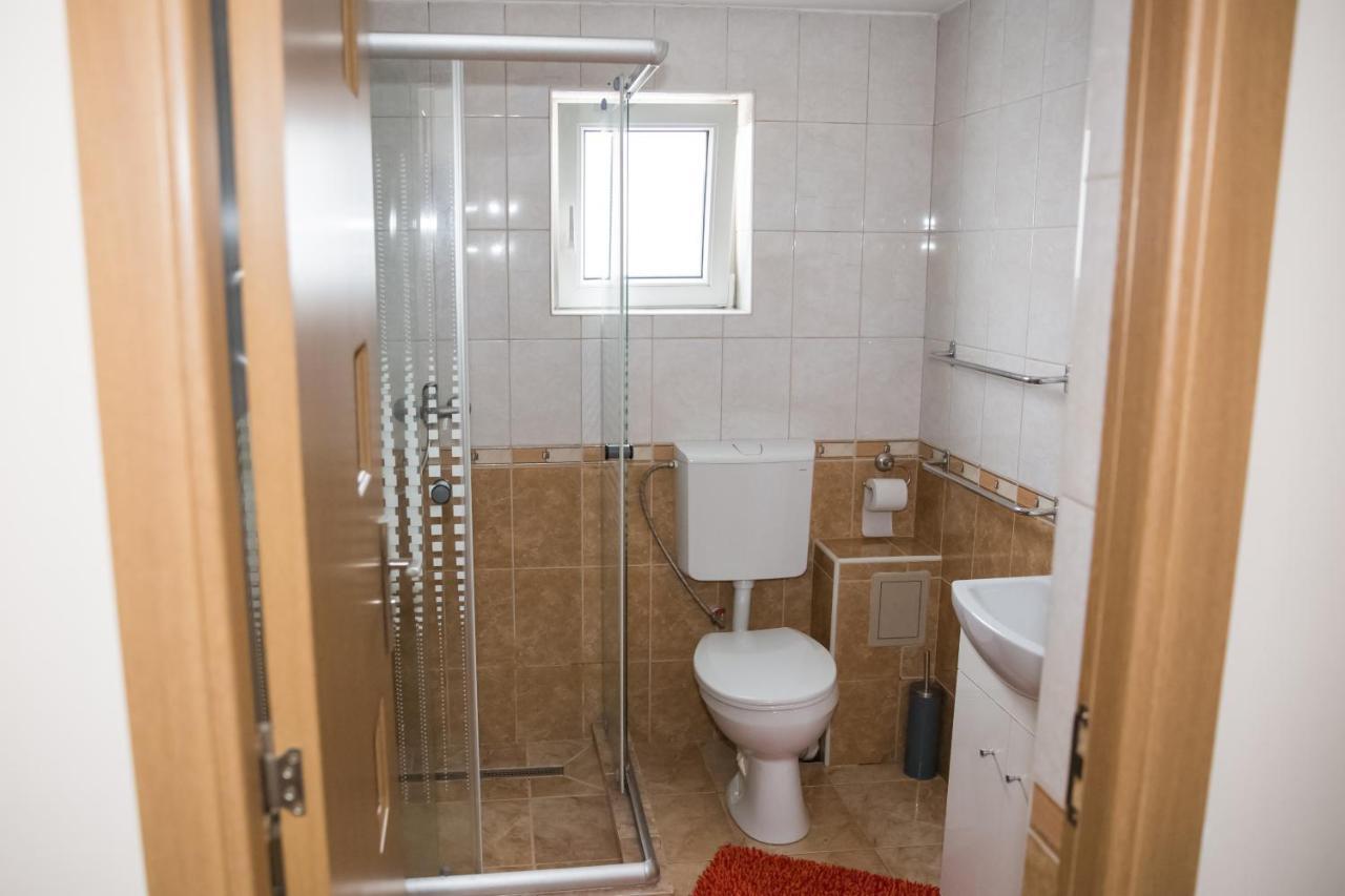 Apartament Beta Apartment บิสตริซา ภายนอก รูปภาพ